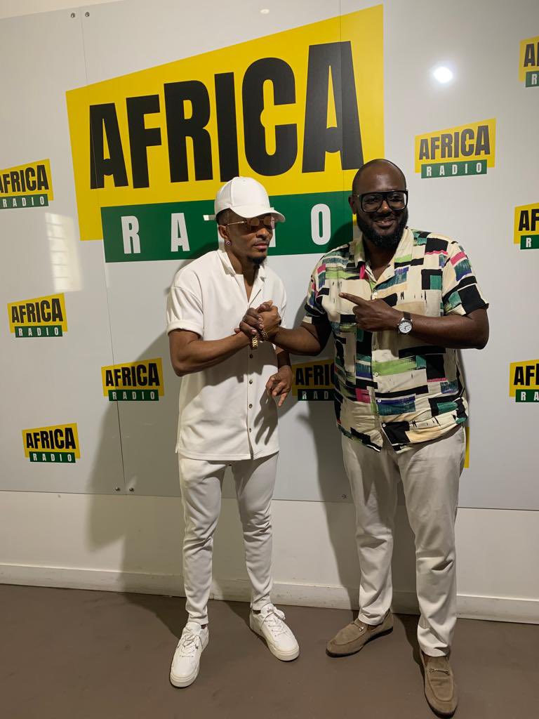 Ce matin Robinio Mundibu sans filet chez <a href="/pheelpambou/">Pheel Pambou</a> sur <a href="/africaradioOFF/">Africa Radio</a> 
Merci Pheel pour le punch et les questions des auditeurs sans filet !
#robiniomundibu #Africa #misunamisu #RDC #pariskinshasa