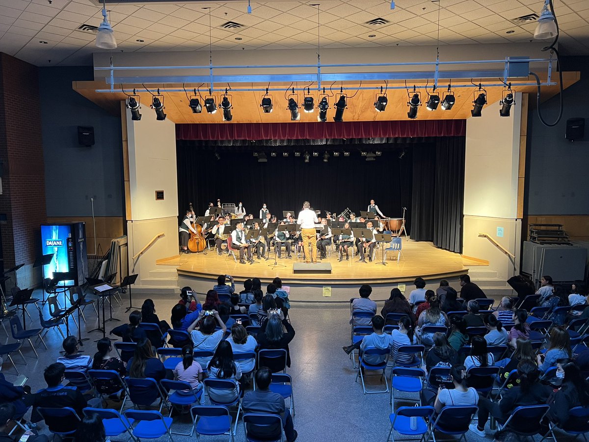 Evening #2 for <a href="/GPSabres1/">@Guildford Park</a> Fine Arts Festival! A great night for our parents and community to see the amazing talents of our Band and Art students:)