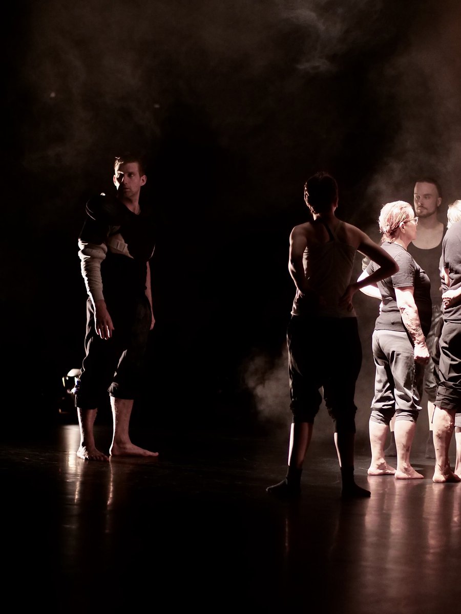 Vain muutama tunti illan esitykseen! Sukupolvia yhdistävä koskettava esitys tänään Tampereella Tanssiteatteri MD:n lavalla klo 19.00! 💖

Liput ennakkoon Lippupisteestä ➡️ lippu.fi/artist/tanssit… <a href="/TeatteriMD/">Tanssiteatteri MD</a> #nykytanssi #tanssiteos