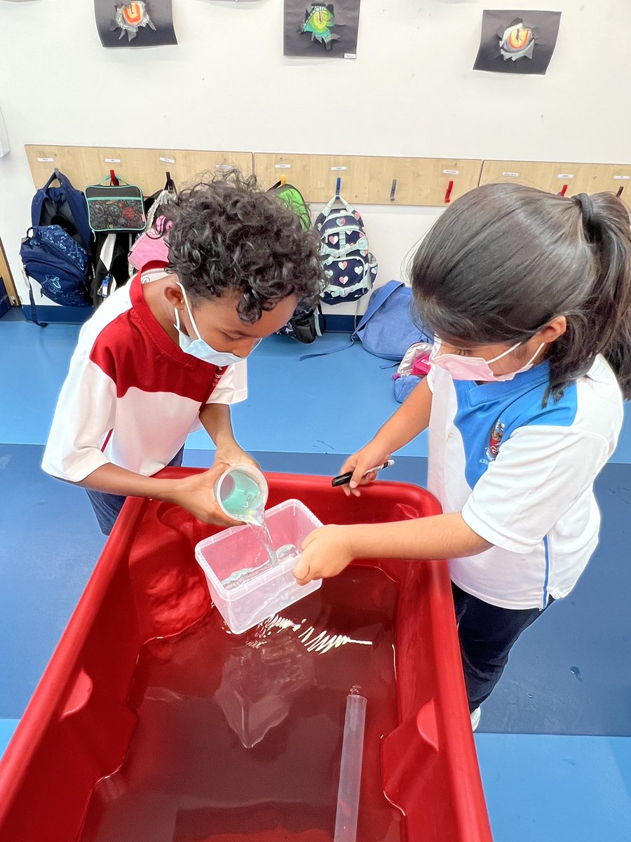 KCD_Year2's tweet photo. Practical hands-on learning to compare the difference between capacity and volume! 💧 @KentCollegeDXB https://t.co/JDwz3wi6i2