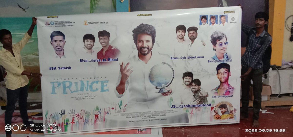 Siva_SK_Blood's tweet photo. Thoothukudi SK Brothers celebrating our #PrinceFirstLook 😍💥💙

 @Siva_Kartikeyan Anna💙

@SureshProdns @SVCLLP @ShanthiTalkies 
 #ThoothukudiSKFC https://t.co/C8EJw0nhpl