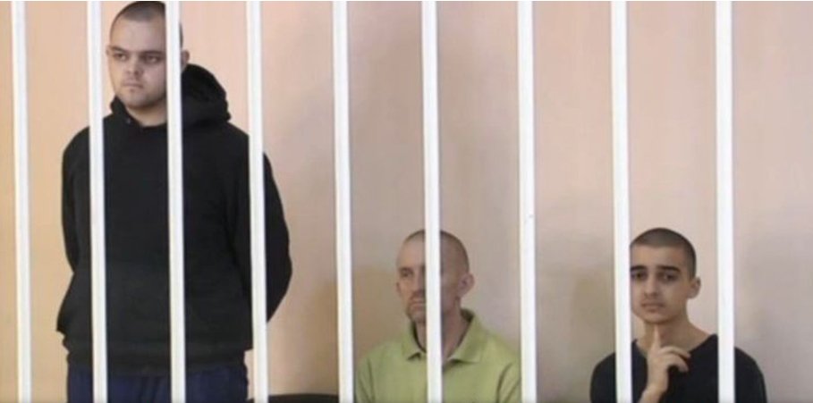 AlexKhrebet's tweet photo. The men were serving with regular Ukrainian military units in Mariupol, so they should be protected as prisoners of war by the Geneva Convention. But Putin's Russia doesn't care about international law.
#FreeAslin #FreePinner #FreeBrahim https://t.co/rZhvbdy04e