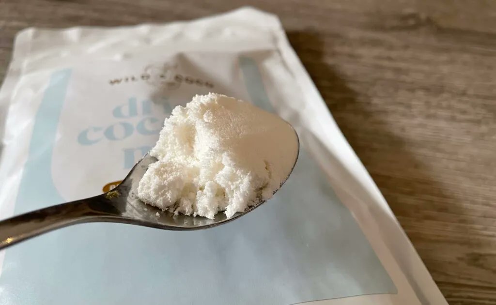 grasacz's tweet photo. Sušené kokosové mléko znáte? 🥥🍼 Tak třeba...

> je super praktické
> má dlouhou trvanlivost
> každé jídlo krásně ozvláštní a dodá mu šmrnc
> jedná se o český výrobek

Chcete vědět víc? Přečtěte si dnešní recenzi 👉 https://t.co/bONZX02rLx https://t.co/muhyxcpxbC