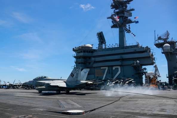 We're still out here. 🛫 ⚓ 🛬

Sailors aboard USS Abraham Lincoln (CVN 72) conduct #FltOps in the #PhilippineSea.
The Abraham Lincoln Carrier Strike Group is on a scheduled deployment in the U.S. 7th Fleet area of operations to enhance interoperability  #FreeandOpenIndoPacifc