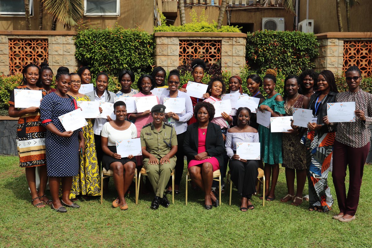💃🏿💃🏿 Meet our latest cohort of young women leaders - fresh out of the Feminist Leadership Institute and ready to influence peacebuilding processes in Uganda, Burundi, DRC and South Sudan. ✊🏿
#FeministPeace