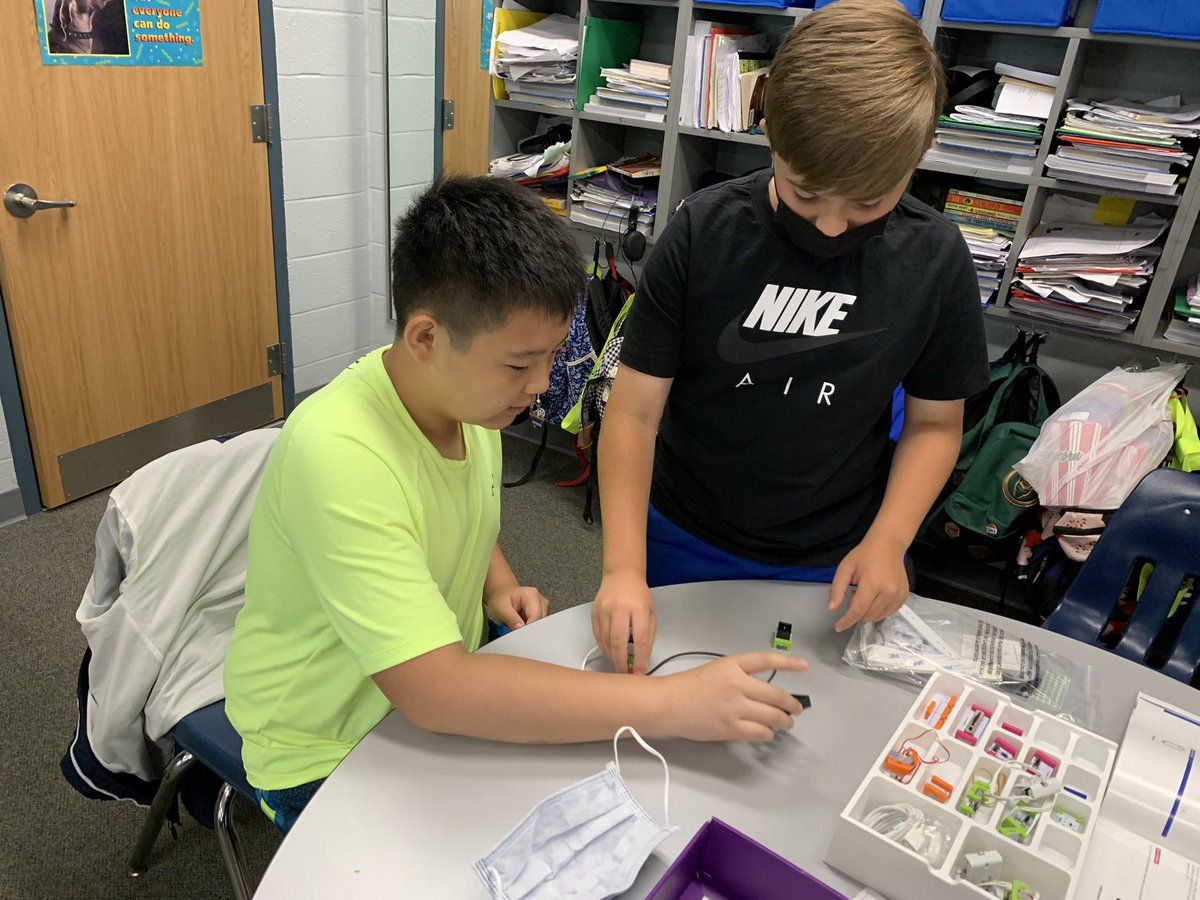 geier5tmes's tweet photo. These @TMESEagles are having another fun filled morning exploring circuits and robots! #tmeseagles https://t.co/LlblQP0Xeo