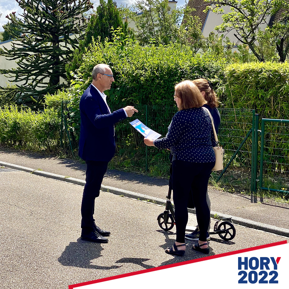 hory2022's tweet photo. 📄 Carnet de campagne #hory2022 #utilepourla2 #ÉlectionsLégislatives #legislatives2022 #moselle 

➡ Le porte à porte 👱‍♀️👱‍♂️ continue sur #MontignyLesMetz sous le soleil ☀️ en présence de #moselletv 🎙📹📸 

✅ Je suis toujours à votre écoute. https://t.co/TJ9hwOVmKr