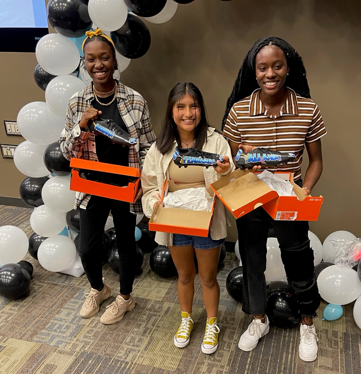 coastaloutreach's tweet photo. COS Celebrating Student Athletes who earned Big Play Academic All American award and achieved COS program yearly standards. Custom Cleats designed by @h2ocg and painted by artist @HamiltonGlass. Thank you @MortonContemPHL. @bigplay24slay 
#cosopportunity
#cosstem 
#iamcos https://t.co/rffS4XvHzB