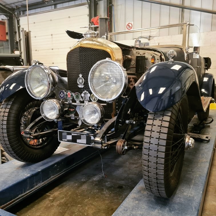 TrimworksDesign's tweet photo. Currently on the projects list is this beast of a #bentley. Such presence! https://t.co/ctp53MNrrW