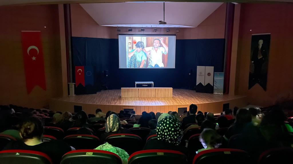IstanbulCinema's tweet photo. Safranbolu'daki gösterimlerin sonuna geldik. Gösterdiğiniz ilgi bizi o kadar motive etti ki... Tüm seyircilerimize teşekkür ederiz. Yeni durağımız İzmir! #BuralıBelgeseller https://t.co/uTaeoFvpB1