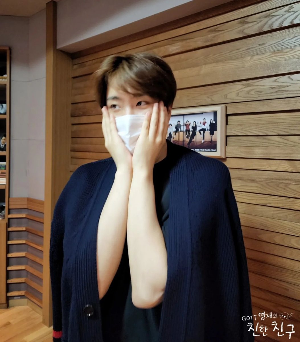 ninetwentynine_'s tweet photo. 달디 시그니처 포즈 가보자고 졸귀니까 https://t.co/ViemQVR1KE