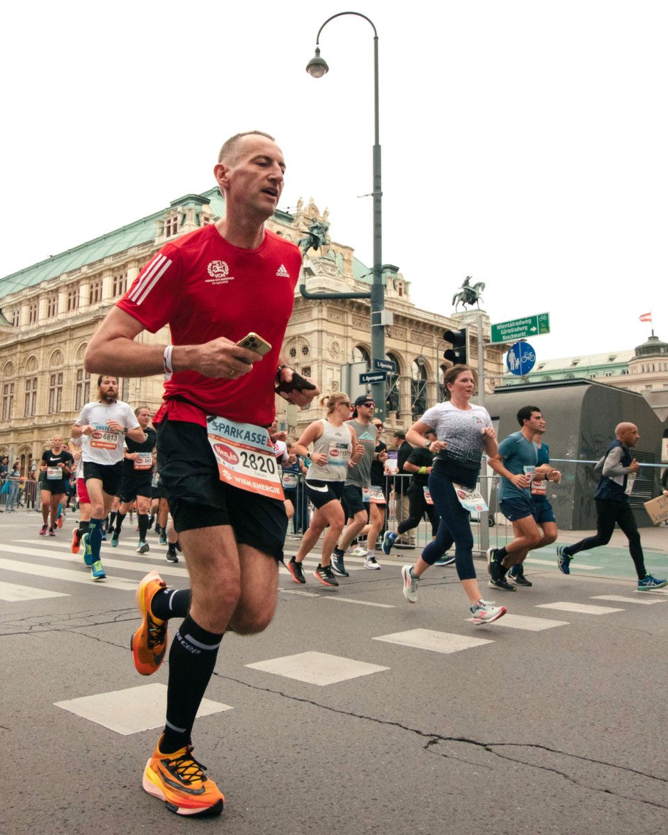 Vienna_Marathon's tweet photo. Großartige Erinnerungen! Warst du dabei, als Wien beim VCM auf den Beinen war? 🏃🏼♀️🏃🏽♂️⭐️👏
Great memories! Have you been there when Vienna was on its feet at the VCM?
#ThrowbackThursday #VCM2022 #ViennaCityMarathon #Wien #Vienna #RunVienna #CelebrateVienna
📸 VCM / Michael Kvick https://t.co/4dLZpiyW4V