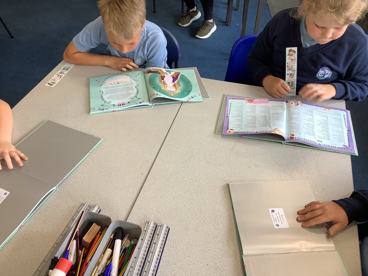 4EW have enjoyed reading their new books about Queen Elizabeth.