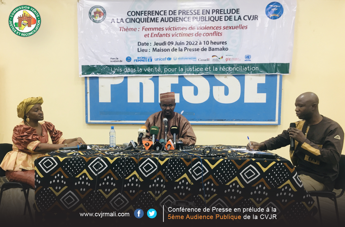 CVJR_MALI's tweet photo. Ce jeudi 09 Juin 2022, la CVJR a tenu une Conférence de Presse en prélude à la 5è AP. Ladite audience aura lieu le 11 Juin 2022 au CICB et se portera sur le thème suivant "Femmes victimes de violences sexuelles et enfants victimes de conflits." https://t.co/Xo9NlkZd8R