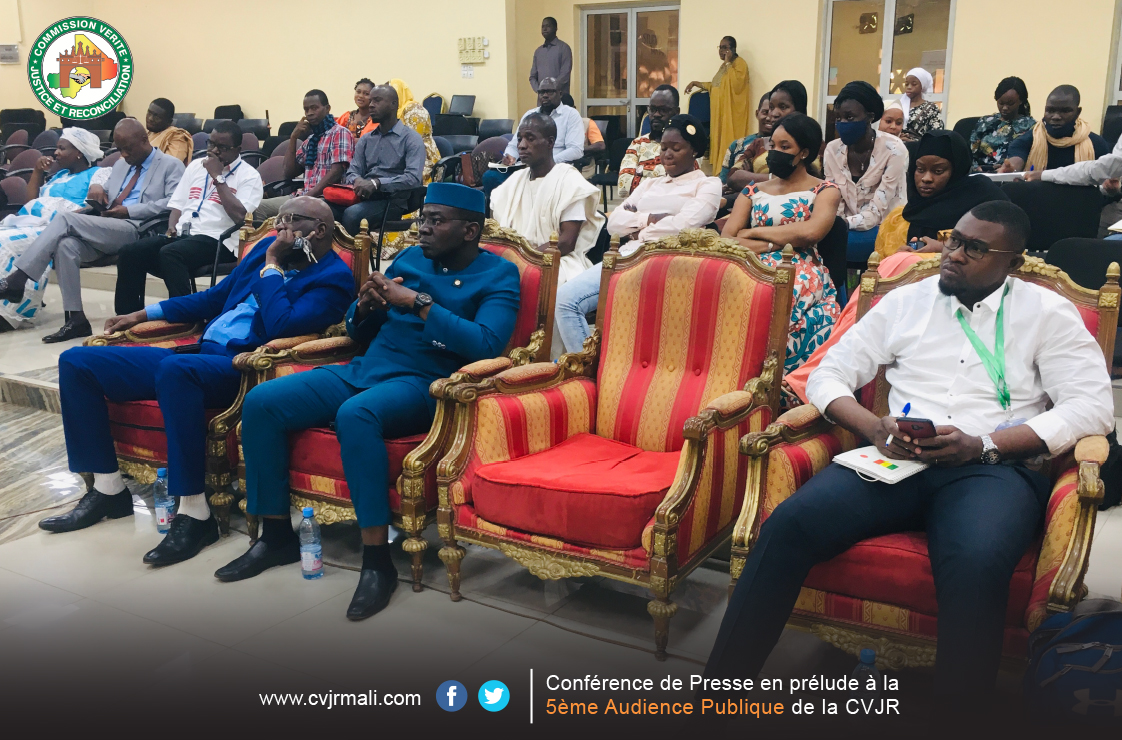 Ce jeudi 09 Juin 2022, la CVJR a tenu une Conférence de Presse en prélude à la 5è AP. Ladite audience aura lieu le 11 Juin 2022 au CICB et se portera sur le thème suivant "Femmes victimes de violences sexuelles et enfants victimes de conflits."