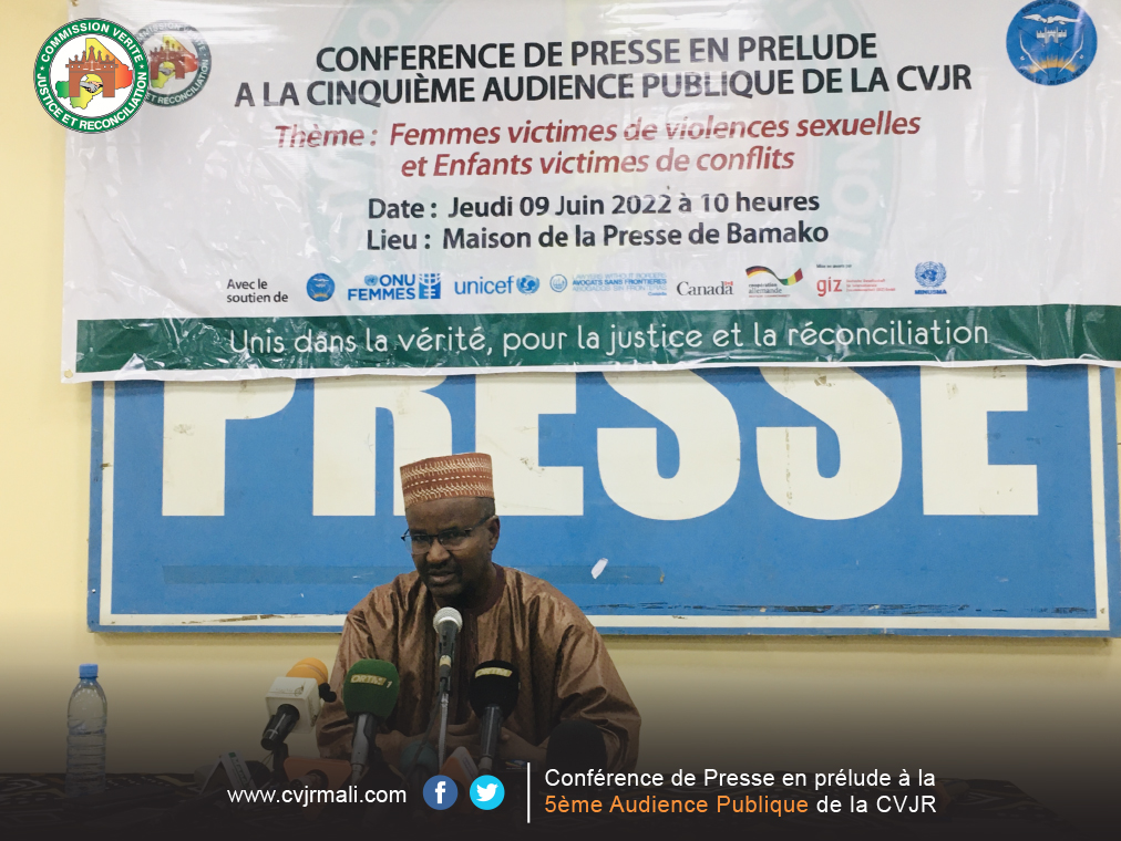 CVJR_MALI's tweet photo. Ce jeudi 09 Juin 2022, la CVJR a tenu une Conférence de Presse en prélude à la 5è AP. Ladite audience aura lieu le 11 Juin 2022 au CICB et se portera sur le thème suivant "Femmes victimes de violences sexuelles et enfants victimes de conflits." https://t.co/Xo9NlkZd8R