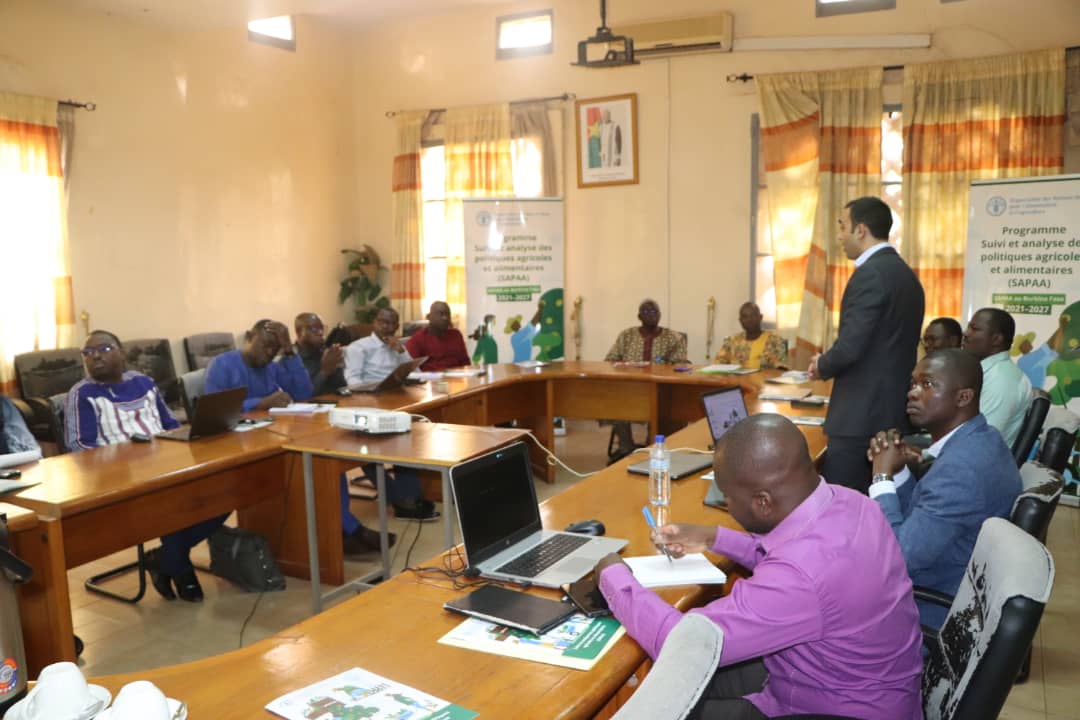 FAOBurkinaFaso's tweet photo. #SAPAA est une initiative de la @FAO pour accompagner les pays dans leur politique agricole et alimentaire. Ce programme est également en tandem avec la stratégie de développement agricole poursuivi par le Gouvernement Burkinabè.
#SAPAA
@FAOSocioEcon
@gatesfoundation https://t.co/jgFTQhbugd