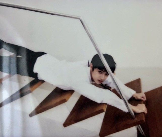 jnwnwou's tweet photo. - a thread of no context moon junhui ; https://t.co/8Q6y7HgNfy