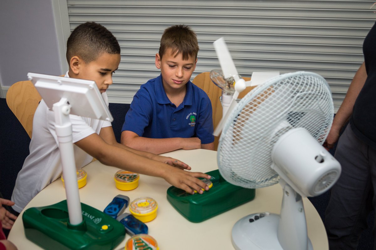 Children learning how schools can be powered more sustainably in the future.
---
#ClimateFriendlySchools #ClimateFriendlyEnergy #Energy