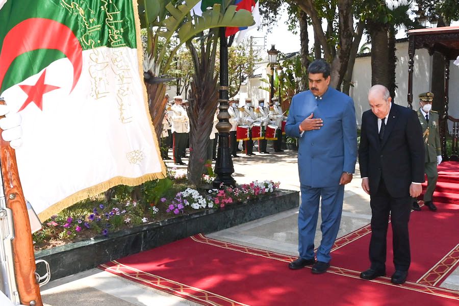 NicolasMaduro's tweet photo. Hermosa bienvenida en el Palacio Presidencial "El Mouradia" de la República Argelina Democrática y Popular. En nombre del pueblo venezolano, le doy las gracias al Presidente Abdelmadjid Tebboune, por su amistad. Otro mundo nuevo es posible, gracias a la cooperación entre naciones https://t.co/xRtaUKVjIH