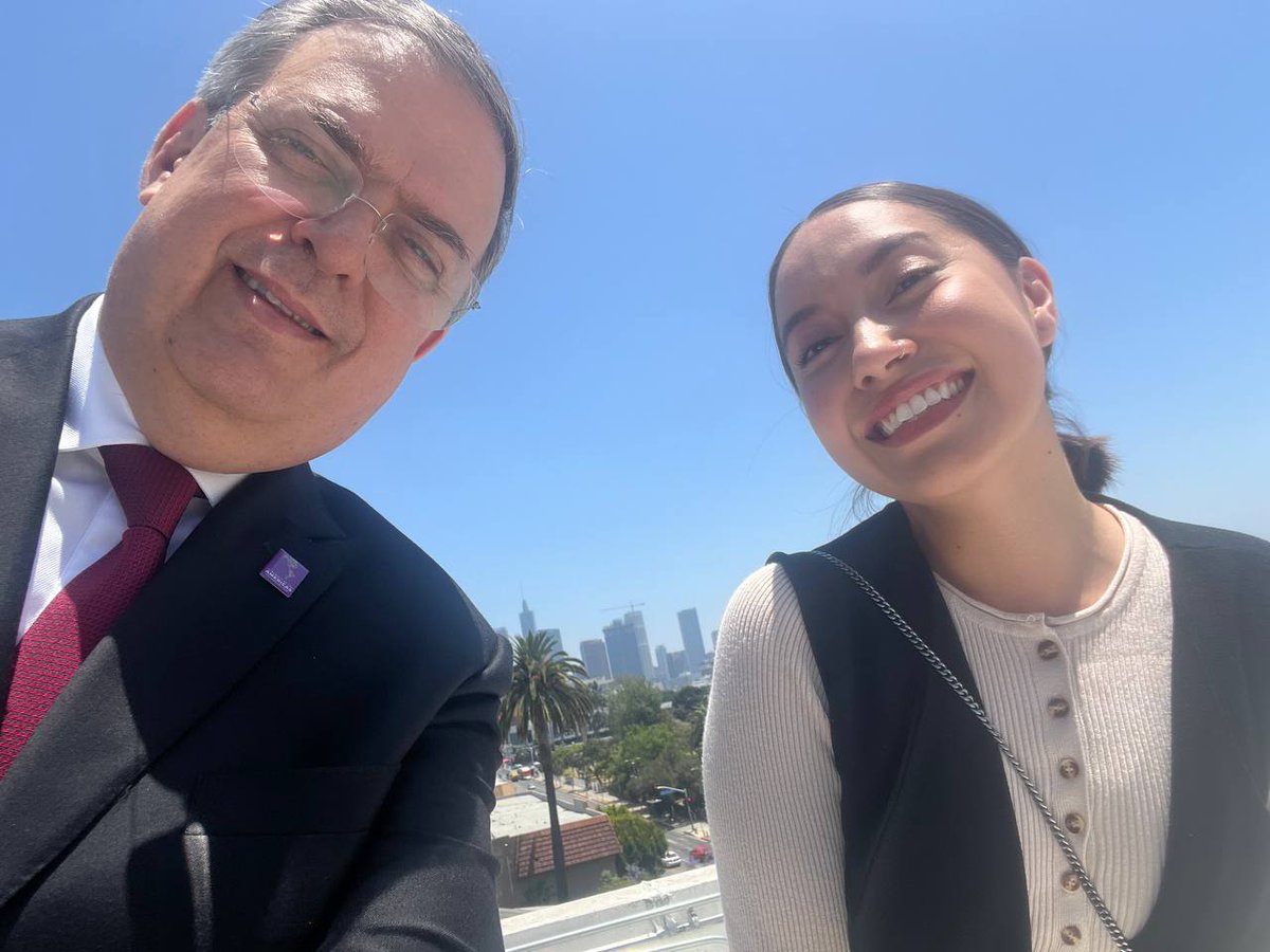 m_ebrard's tweet photo. Con la primera astronauta mexicana que llegó al espacio @katvoltage Kat Echazarreta. Vive en Los Angeles, su familia originaria de Jalisco. Le transmití mi admiración y el afecto de México. https://t.co/v1fSSxNDsD