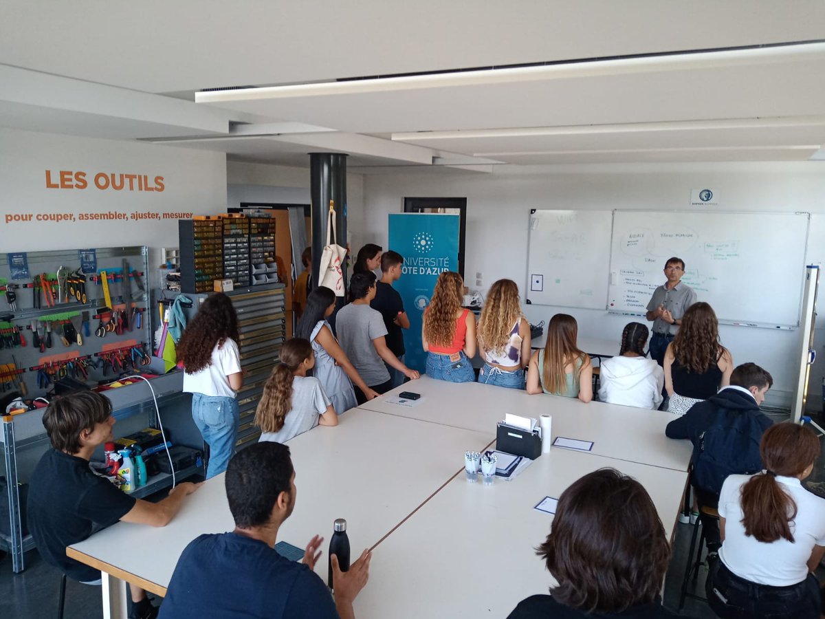 inria_sophia's tweet image. [#MathC2+] Jour 3⃣
Visite de @PolytechNSophia sur le campus #SophiaTech @Sophia50ans @Univ_CotedAzur 
et du @SoFABbyTV avec la salle des imprimantes #3D 
Super accueil et réponses détaillées à toutes les questions des 50 lycéens‼️
#maths #ingénieur-e-s 👩‍💻👨‍💻