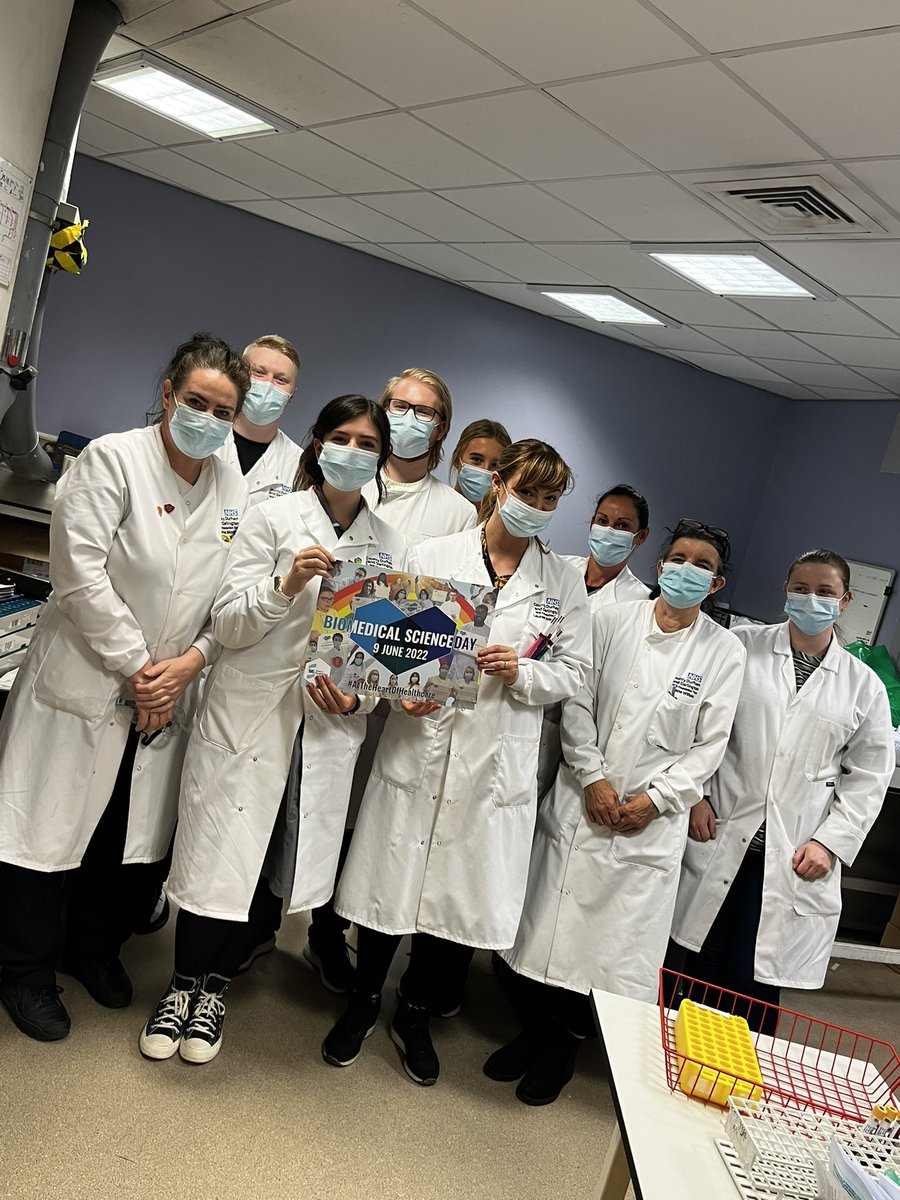 egrant88's tweet photo. @CDDFTNHS our fab team in blood sciences taking part in #IBMS day! #AtTheHeartOfHealthcare #UHND https://t.co/CfdJ1Fw4VU