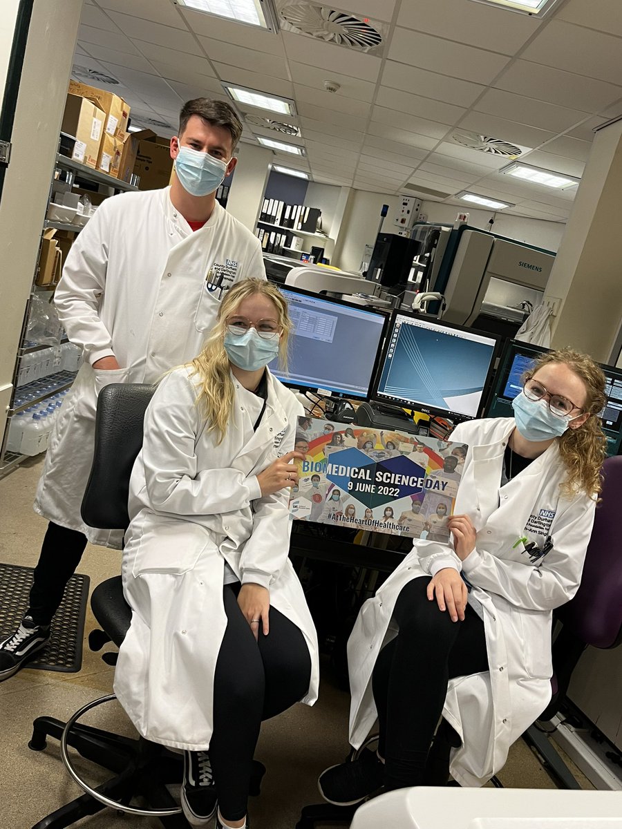 egrant88's tweet photo. @CDDFTNHS our fab team in blood sciences taking part in #IBMS day! #AtTheHeartOfHealthcare #UHND https://t.co/CfdJ1Fw4VU