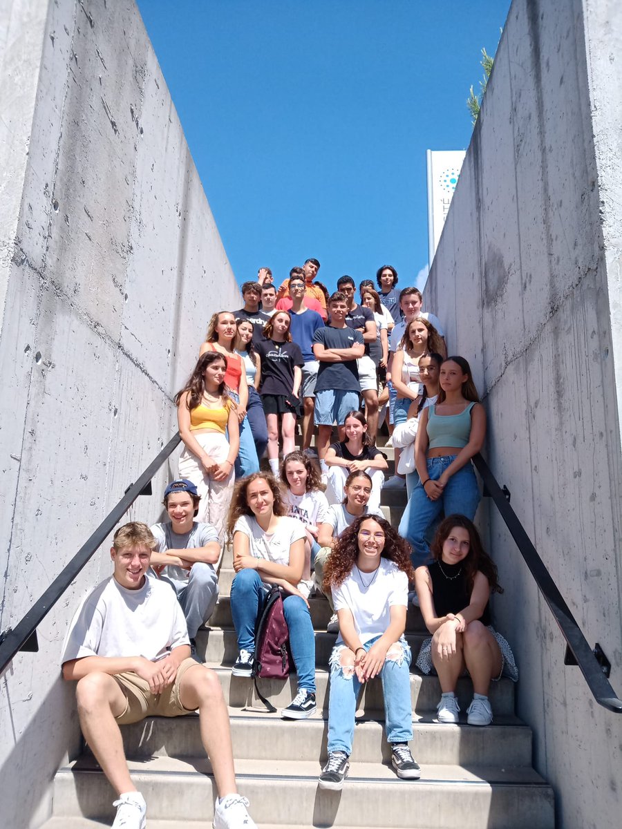 inria_sophia's tweet image. [#MathC2+] Jour 3⃣
Visite de @PolytechNSophia sur le campus #SophiaTech @Sophia50ans @Univ_CotedAzur 
et du @SoFABbyTV avec la salle des imprimantes #3D 
Super accueil et réponses détaillées à toutes les questions des 50 lycéens‼️
#maths #ingénieur-e-s 👩‍💻👨‍💻