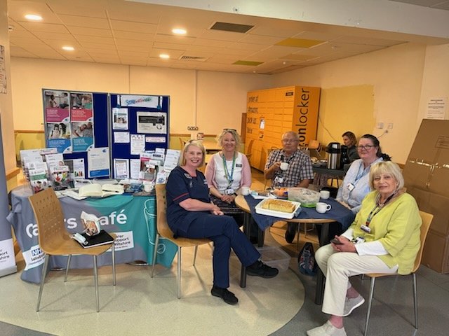 Excellent afternoon for tea and cake with the amazing team at the carers cafe.  #CarersWeek2022 @dowse_helen @JudyD95446599 @SalisburyNHS @SFTDementiaTeam @CarersUK
