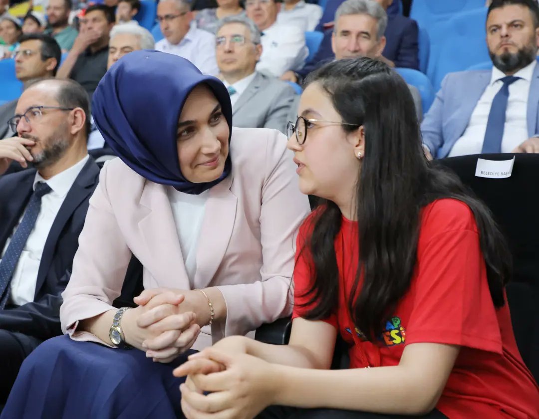 AfyonValiligi's tweet photo. Zafer Kalkınma Ajansı ile TR33 Bölgesi İl Milli Eğitim Müdürlükleri ve Kendin Yap Atölyeleri iş birliğiyle düzenlenen 1. Kendin Yap Atölyeleri Festivali, Valimiz @kubrayigitbasi'nın katılımıyla yapıldı.

Festivalde Büyük Taarruz'un canlandırıldığı gösteriler büyük ilgi gördü. https://t.co/e0WAyn4naC