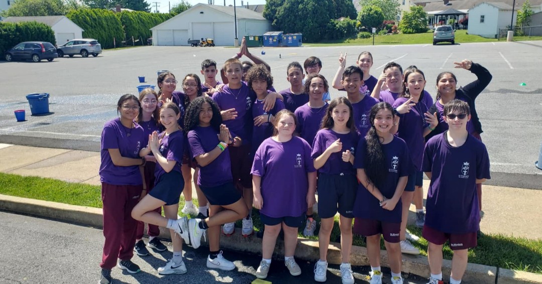 AtownDioceseEDU's tweet photo. Wrapping up a successful school year calls for some fun and games!  Our #saintsandscholars enjoyed field day activities - from tug-of-war to cool water games, our students enjoyed a day off from the classroom!  #fieldday #CountdowntoSummer #SmilesforEveryone https://t.co/64NMhBMWEi
