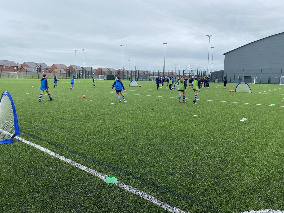 Great afternoon spent delivering activities to local female secondary school students, in preparation for our Girls Primary Schools Festival next week! 
#WEURO2022 #Femalerolemodels #FAWHPFC