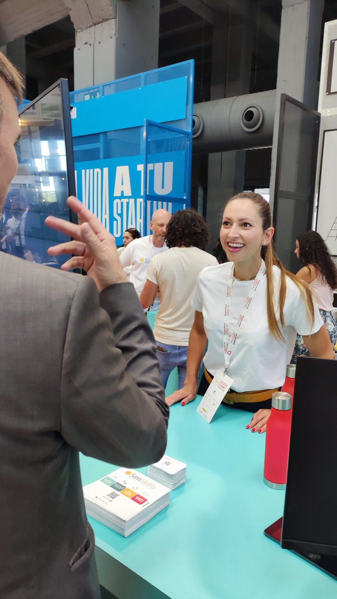iLABMadrid's tweet photo. Los chicos de #Simskill mostrando a algunos de los asistentes su proyecto de simulación y entrenamiento de #softskills con #avatares a través de #IA
#SouthSummit22 @south_summit https://t.co/lVV0jNR0yR