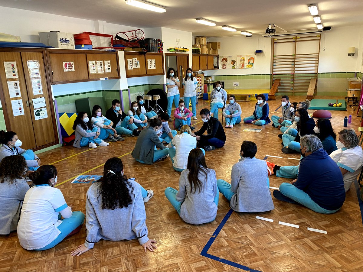 Qui pensa en positiu té més oportunitats de ser feliç🙂 El positivisme es transmet!💞 Finalitzem el projecte de convivència i animació docent "Háblame bonito" dut a terme per Esther i Clàudia aquest curs. Mil gràcies a les dos per crear moments de bon ambient, rises i complicitat