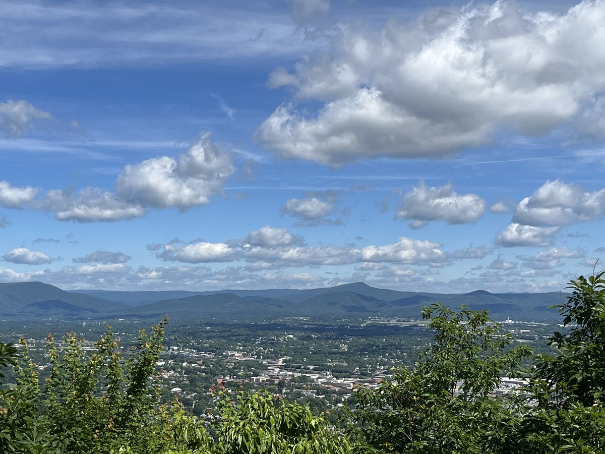 chrisvawx's tweet photo. Not a chase day but a beautiful view from #MillMountain overlooking #Roanoke. #vawx https://t.co/4DT1GMrWub