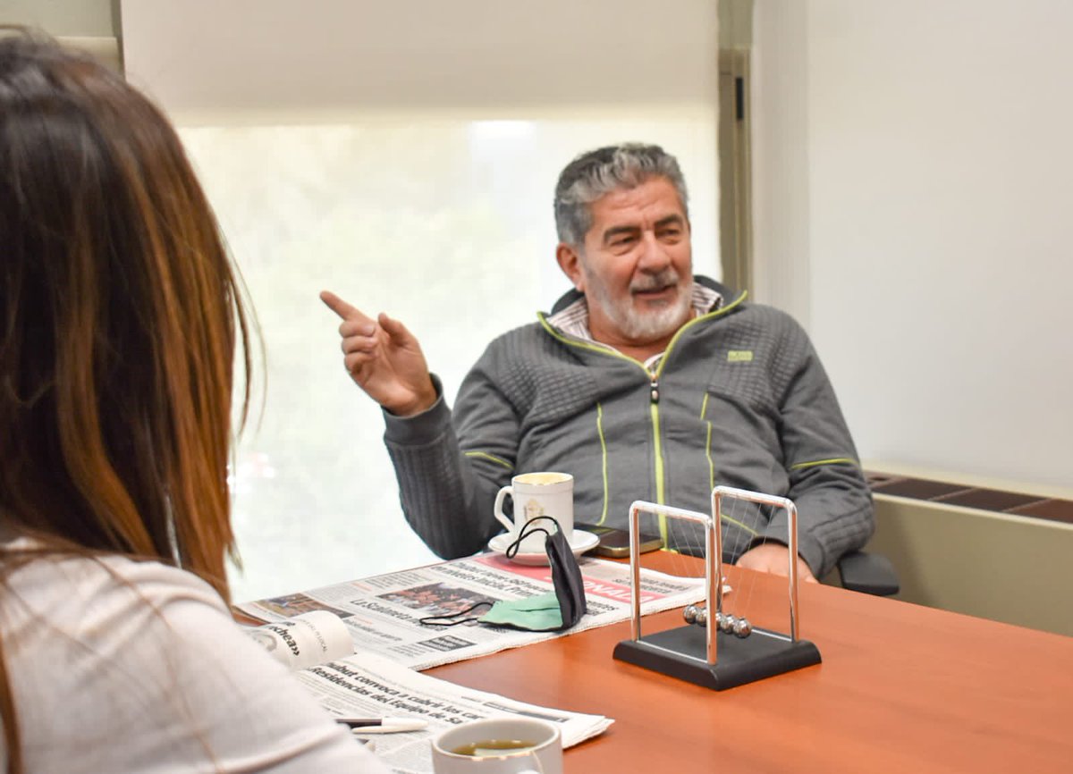 tatyanaale's tweet image. Recibí en mi despacho al Secretario General de Camioneros y Presidente del CET del Chubut, cro. Jorge Taboada. Charlamos, entre varias cosas, de la importancia de que los trabajadores se involucren en política y ocupen lugares de decisión y ocupen bancas en órganos legislativos.