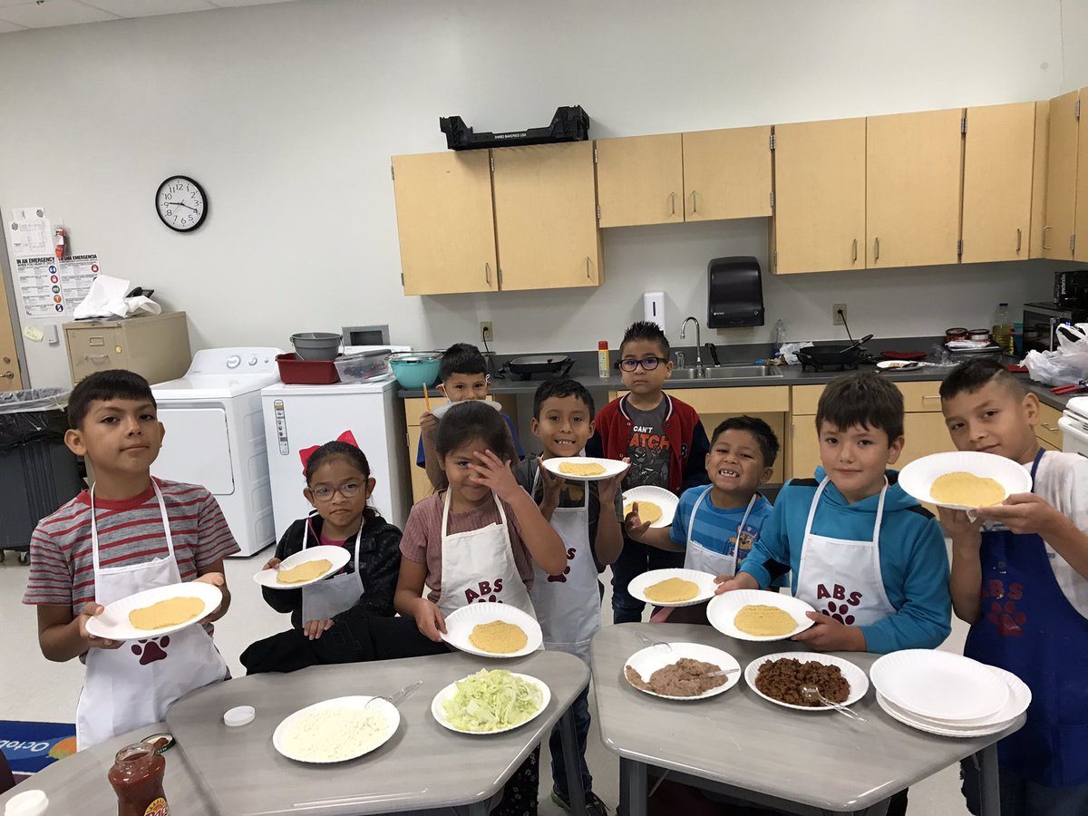 The kids said the tostadas were bussin bussin🧑🏽‍🍳👩🏻‍🍳 <a href="/Rincon_Bilingue/">Arizbeth Ramirez Sanchez</a> <a href="/lisdaceABS/">LISDACE_Strawn</a> <a href="/ABStrawn/">AB Strawn Elementary</a>