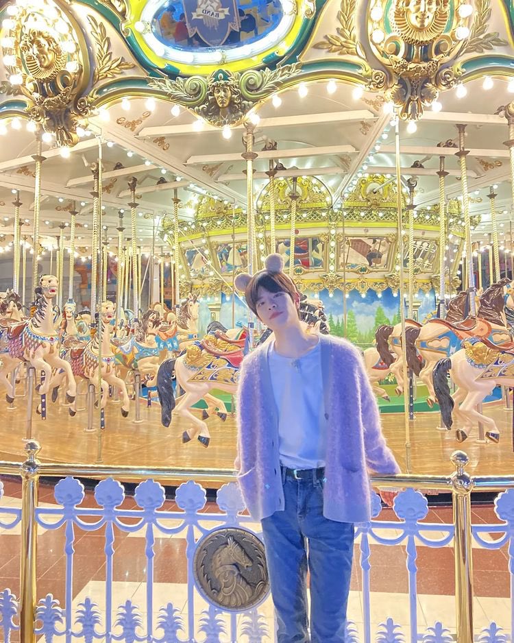ccseungjn's tweet photo. Seungmin instagram post update!!
“🎠🎠

#seungstagram " https://t.co/Dkzi00mm19
