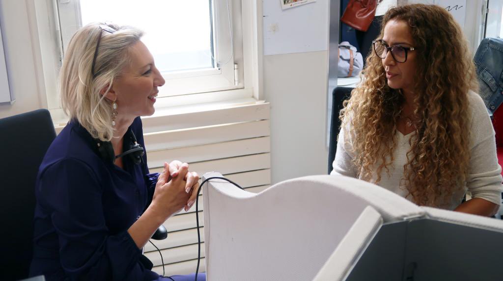 bdelagrevol's tweet photo. Plaisir d accueillir @BSabotier pour cet échange  #AucoeurdelUSCidf, de la relation client ⭐️⭐️⭐️⭐️ ⭐️ Les équipes de l USC ont du talent face au client ! @OrangeIDF @laurence_jdn @mariondubos @PmMonnier #codirUsc #managersuscidf https://t.co/QSqHJZrKMi