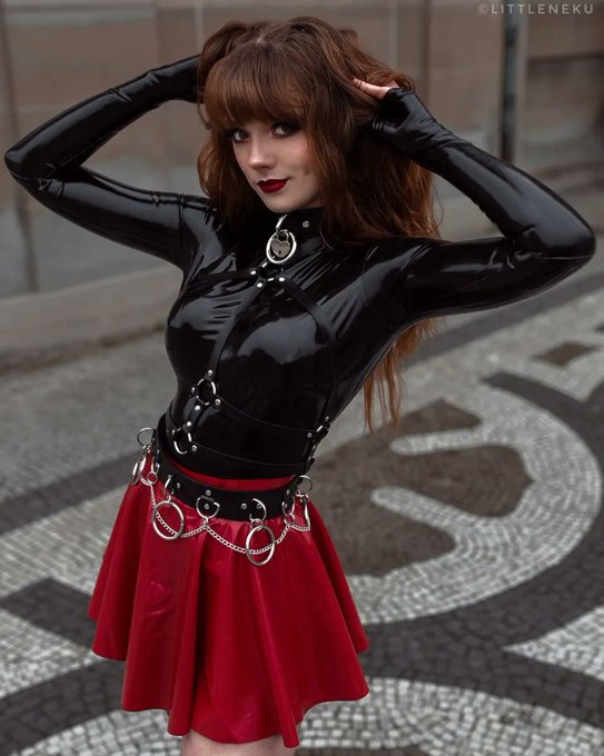 I looked pretty cute with bangs 🥰

#rubber #latexfashion #rubberfetish #fetishwear #latexoutfit #fetishmodel