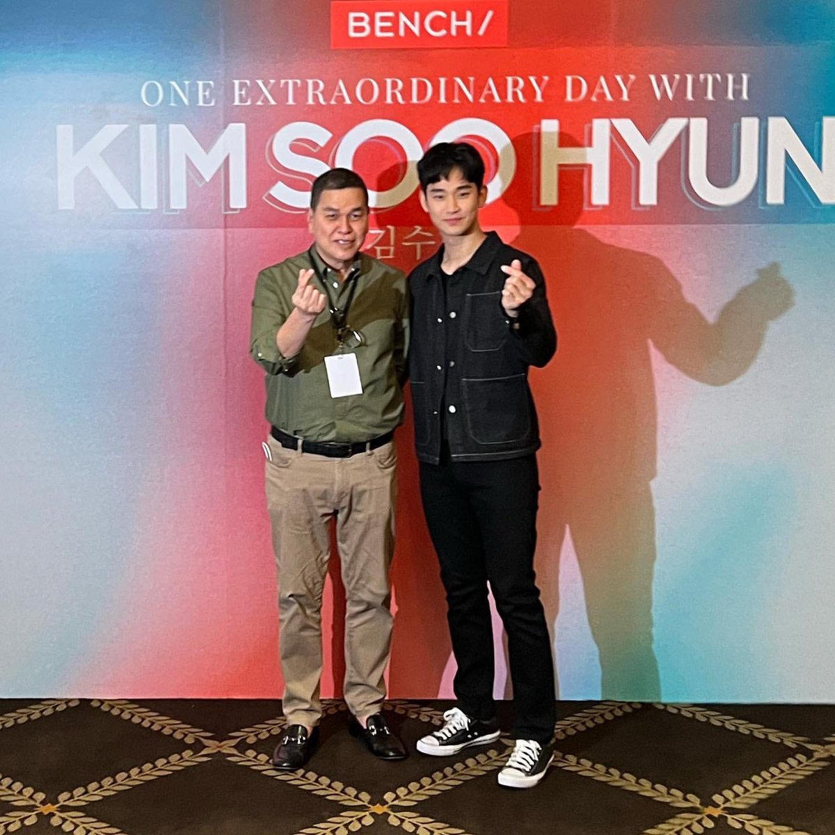 KimSoohyunshiph's tweet photo. The tags he uses, of Sir @BCbench
Are all true ❤️
One extraordinary moment with an extraordinary person.
#SuperHumble
#SuperTalented
#HumilityPersonified
#KIMSOOHYUNxBENCH
#GlobalBENCHSetter
@soohyun_k216 https://t.co/vyXJScdw4a