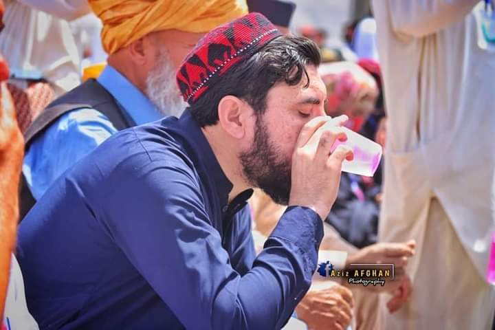 QasimAchakzai6's tweet photo. زه ستا د خولې پاته اوبه داسې سانبال ساتمه
کور ورته وايم چې دا ونه څښئ دم کړي مې دي
🇦🇫😘❤️
د زړونو رهبر
@ManzoorPashteen https://t.co/2ZSyaney0i
