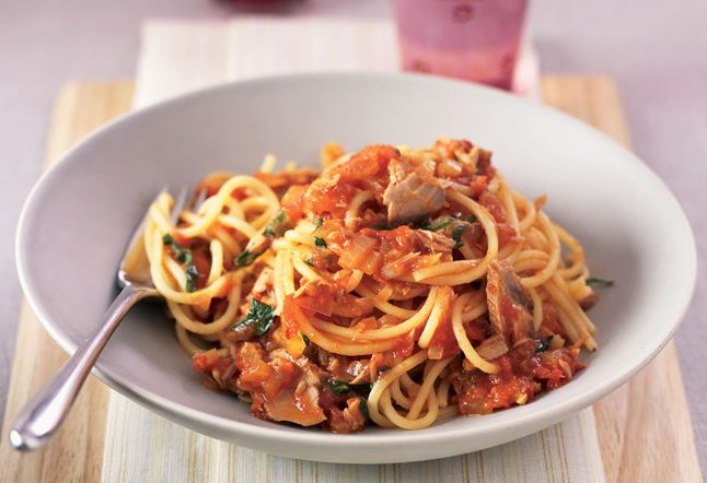 Spaghetti whit tuna and tomatoes🐟🍅😋....#spaghetti #tuna #fish #recipe #RecipeOfTheDay #ricette #homemade #food #foodlove #yummy #HealthyEating #italiancuisine #italianrecipe #madeinitaly