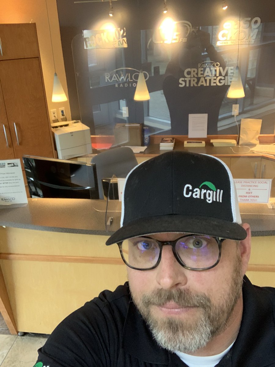 amesleslie1's tweet photo. #RainyThursday great time to slip into @CKOM to voice @CargillAgCanada news commercial. Too bad my fellow @TBattleford friend @JohnGormleyShow wasn’t free for a chat! #AGrocks #GMStools https://t.co/ysdM1eSuiY