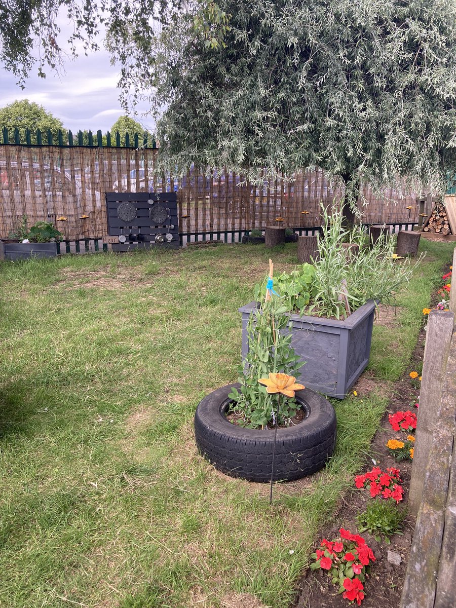 LEADTSHub's tweet photo. Thank you for sharing your developing indoor and outdoor spaces with our ITT Lead, Mrs Wheatley. Our SCITT trainees have such an inspiring place to train. We are looking forward to working with you again next year #LEADITT🎓 @LincScitt #collaboration @BishopKingCoE https://t.co/r8f8xkXUFy