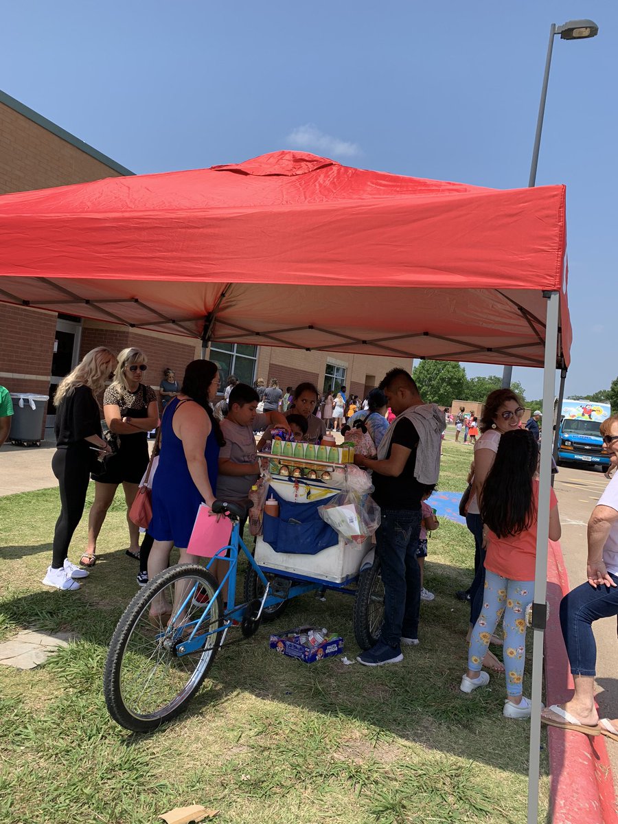 Pearson_Ponies's tweet photo. ☀️Summer Send Off Pearson style!!! Families and fun!!! Have a great summer!!! #PearsonPride🔴⚫️⚪️ https://t.co/FdhU5JhmYV
