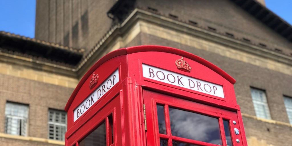 theUL's tweet photo. No - not a tardis, a Dinky Door, or even the new home for the defibrillator.
It's..........our bespoke book drop!
And we're a bit excited about it π€©
https://t.co/bXbBsgKG7B
#Cambridge #UniversityofCambridge #heritage #SirGilesGilbertScott #phonebox #phoneboxlibrary https://t.co/tQ7kOhq65t
