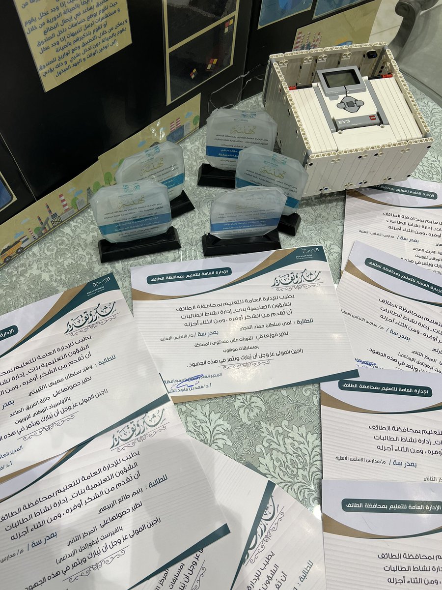 roboteam81's tweet photo. الحمدلله ، اليوم تم تكريمنا من قبل الشؤون التعليمية في الطائف 🤍🤍. https://t.co/xrEipEBK0e