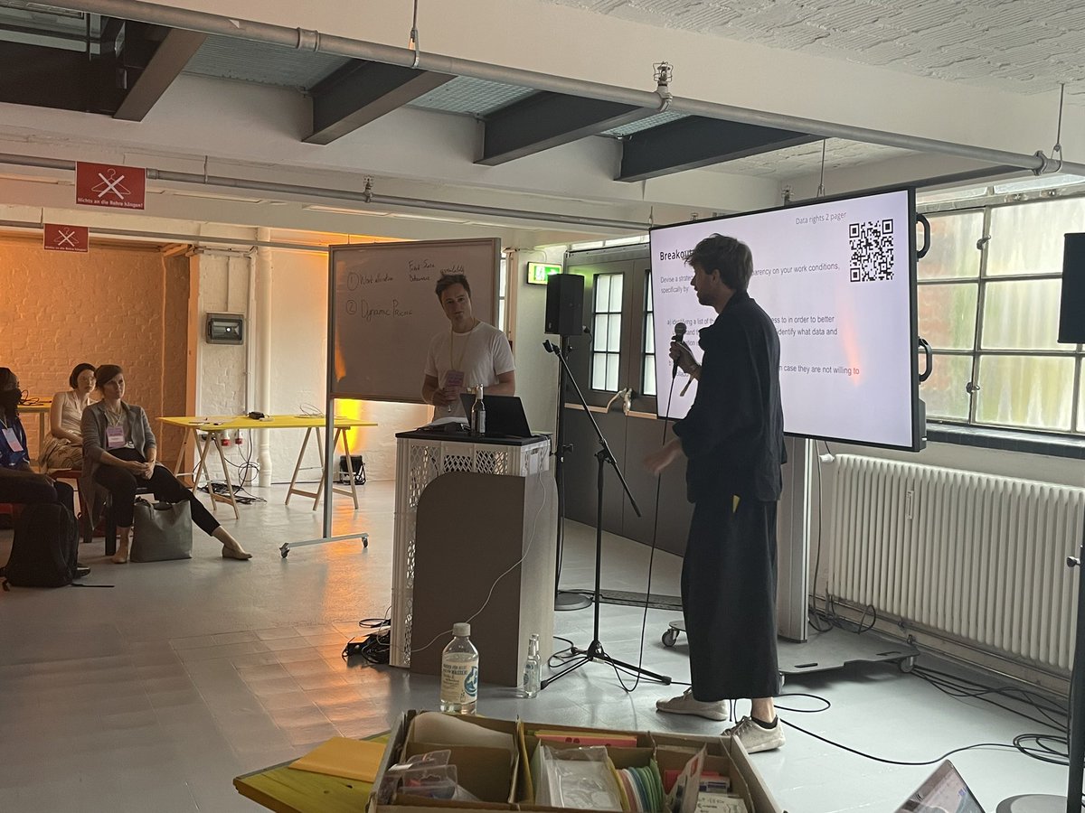 jilltoh's tweet photo. @Jausl00s @Jausl00s &amp; @mikarv taking on the roles of annoying tech companies being difficult with SARs https://t.co/I9um6bgUPm